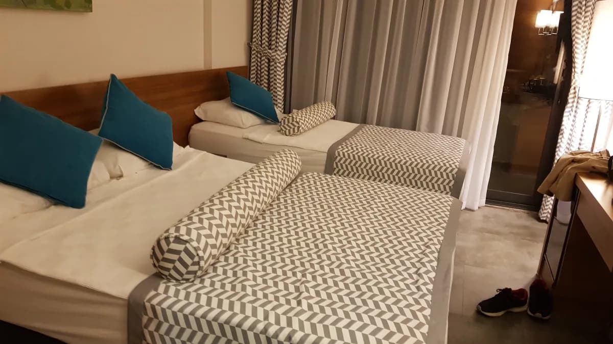 Floria Beach Hotel - photo 2