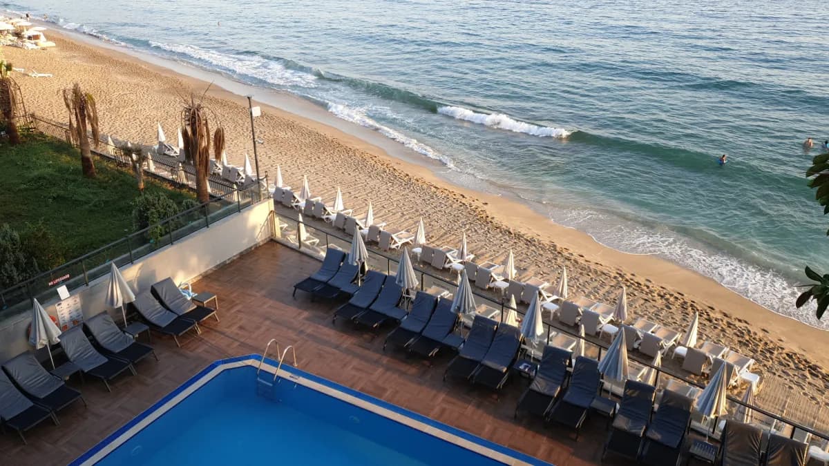 Floria Beach Hotel - photo 3