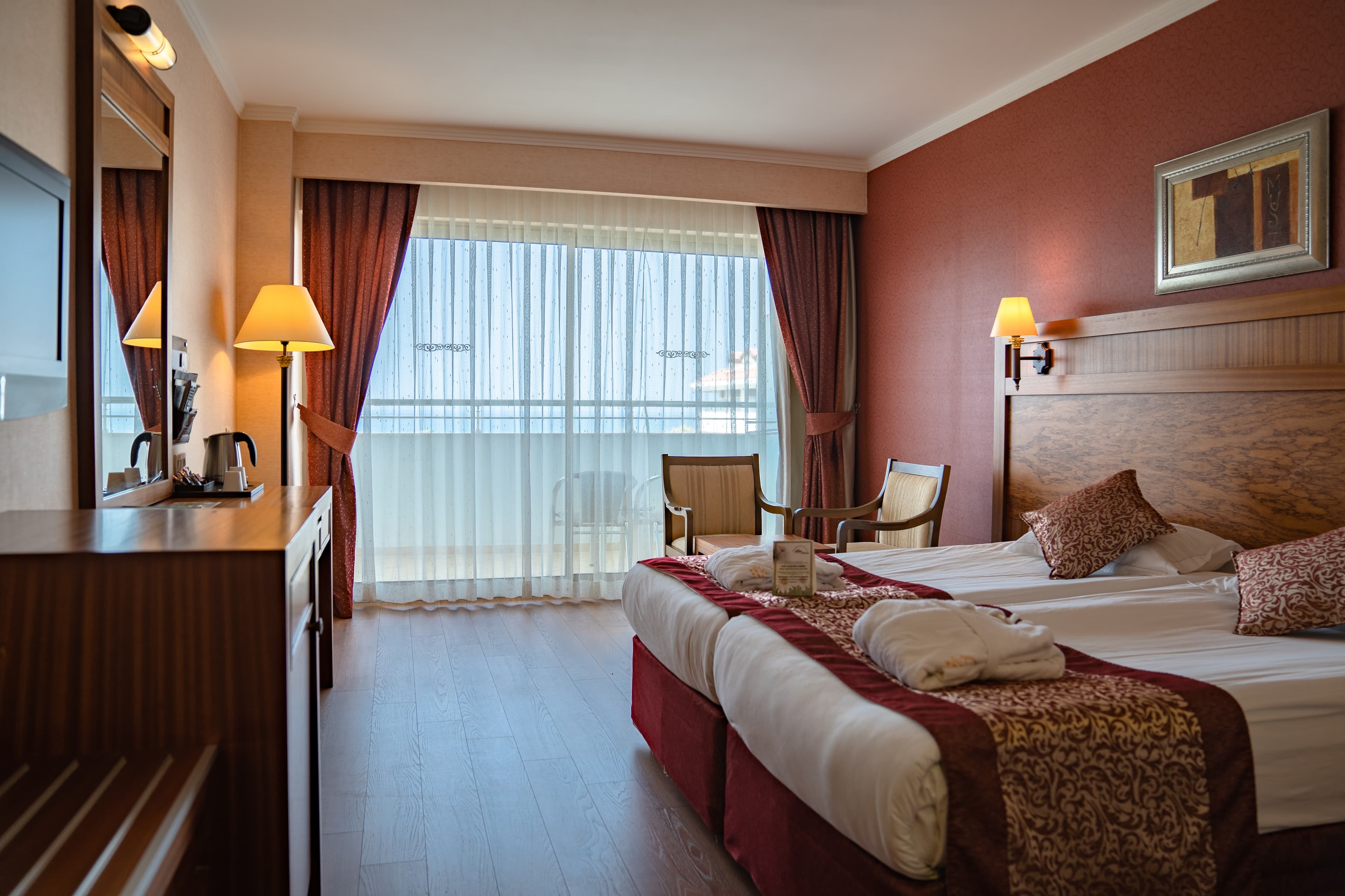 Alba Royal Hotel - photo 2