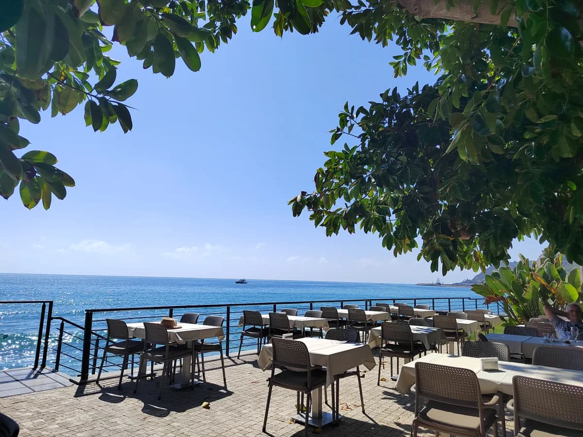 Floria Beach Hotel - photo 9