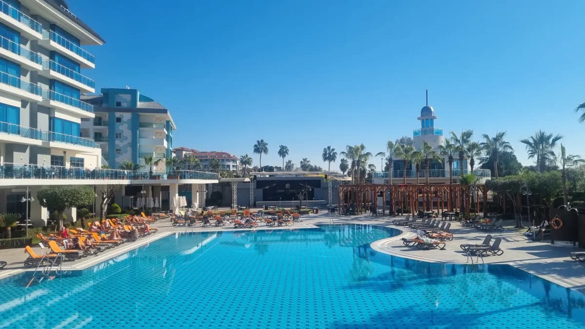 Commodore Elite Suites & Spa Hotel - photo 3