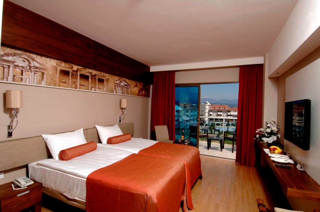 Commodore Elite Suites & Spa Hotel - photo 5