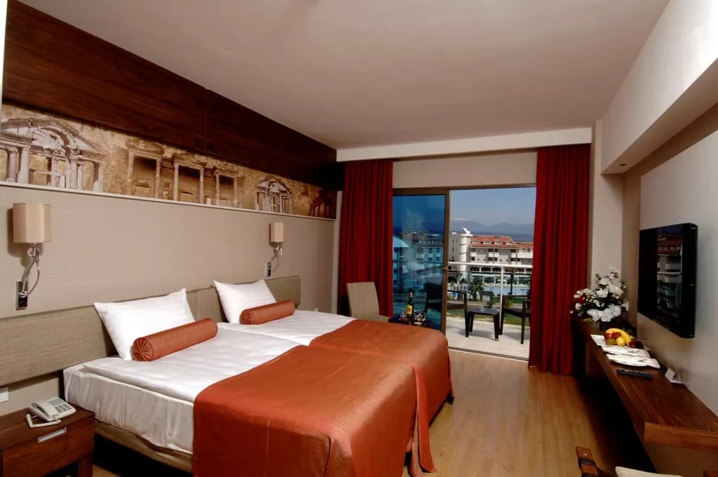 Commodore Elite Suites & Spa Hotel - photo 5