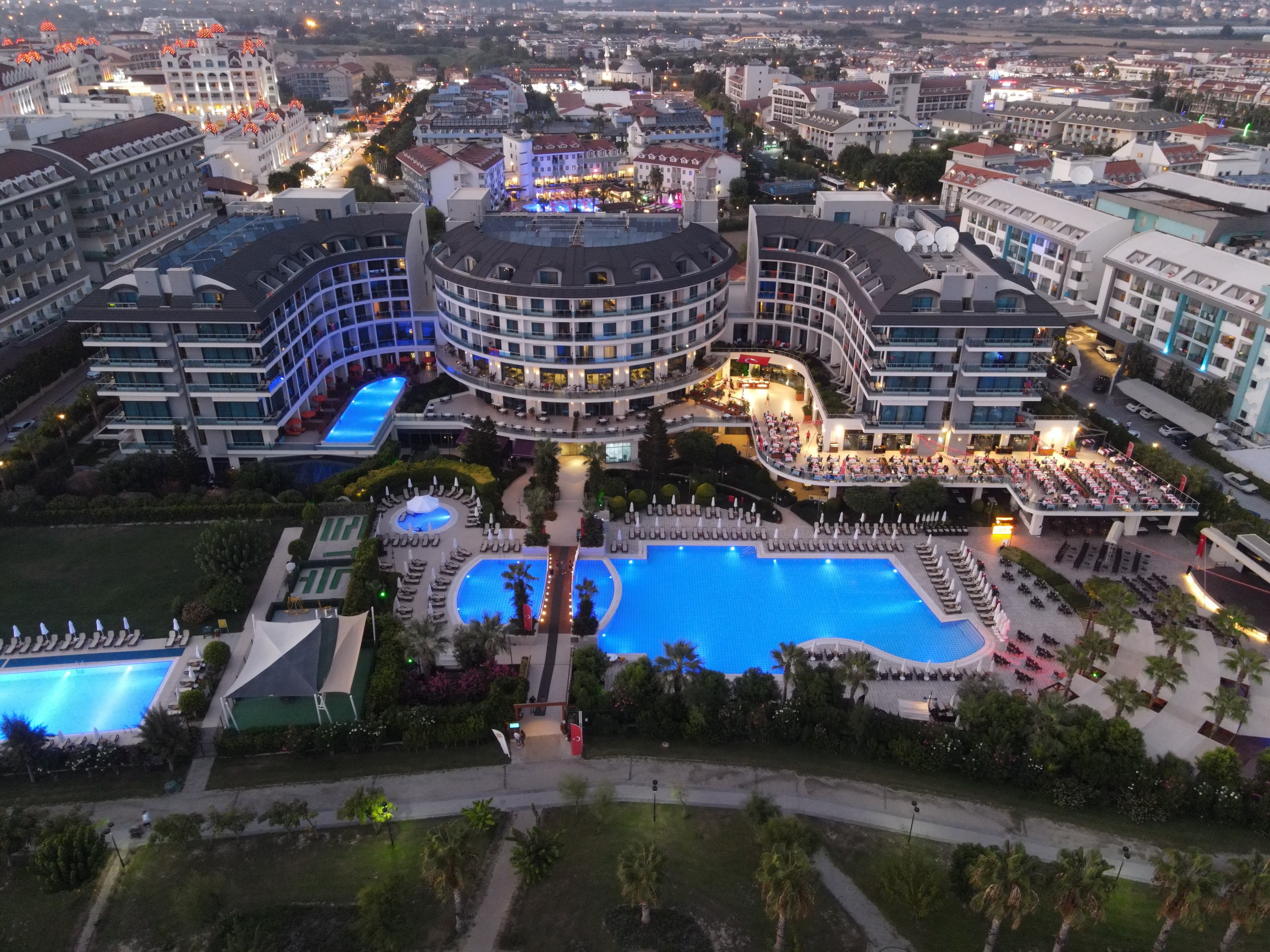 Commodore Elite Suites & Spa Hotel - photo 7
