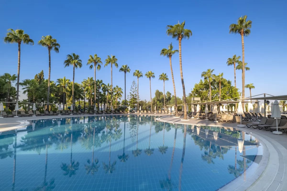 Hotel Iz Flower Side Beach - photo 3