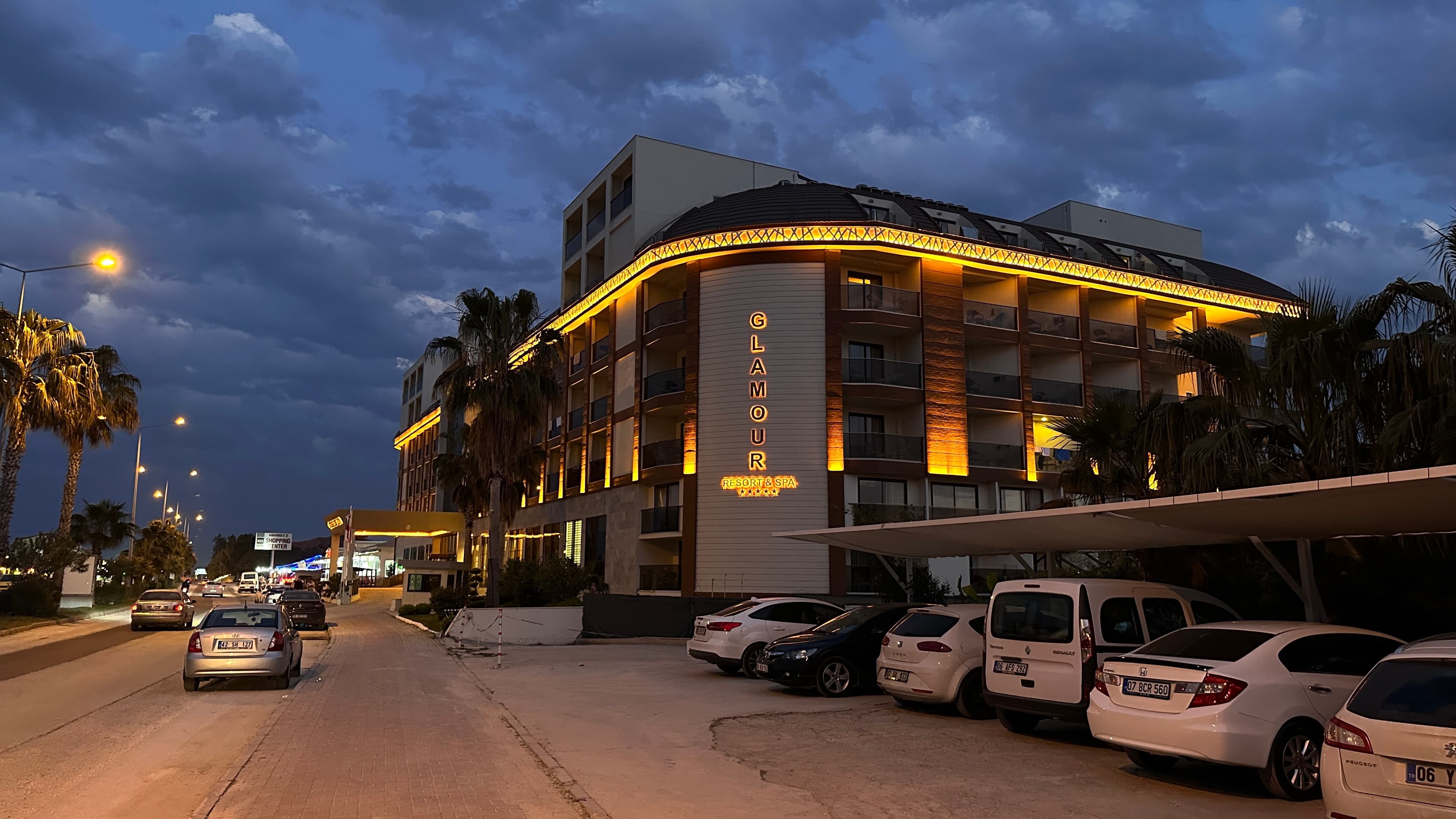Glamour Resort Spa Hotel
