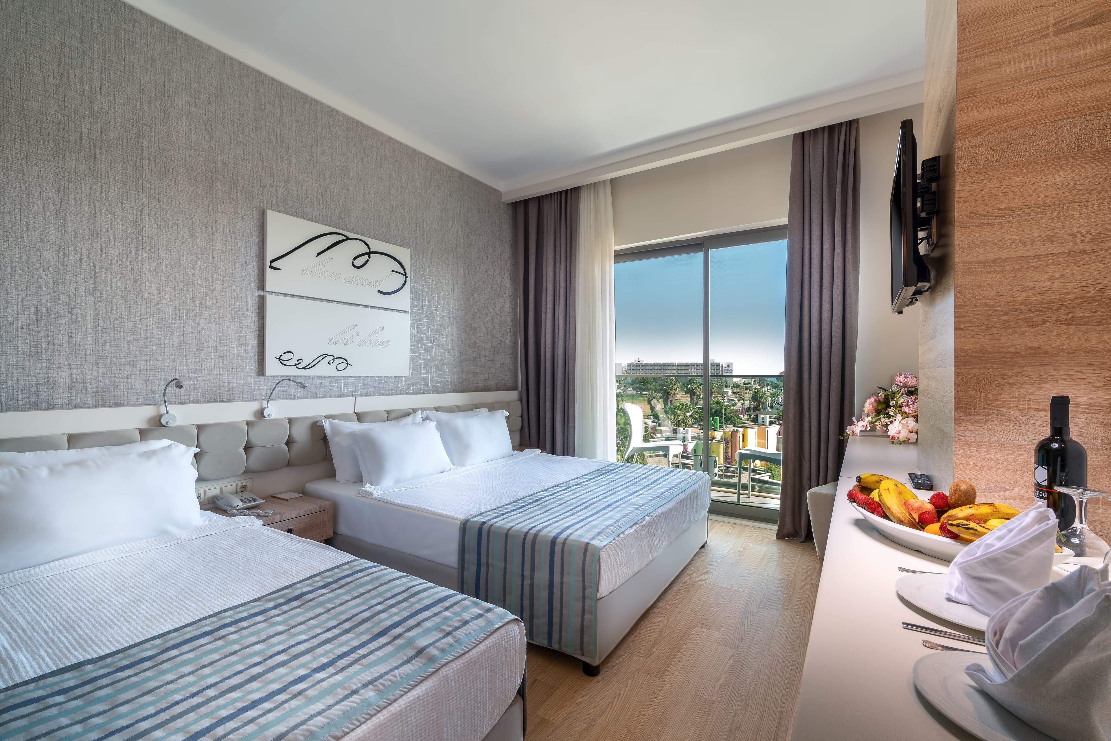 Orfeus Queen Hotel - photo 2