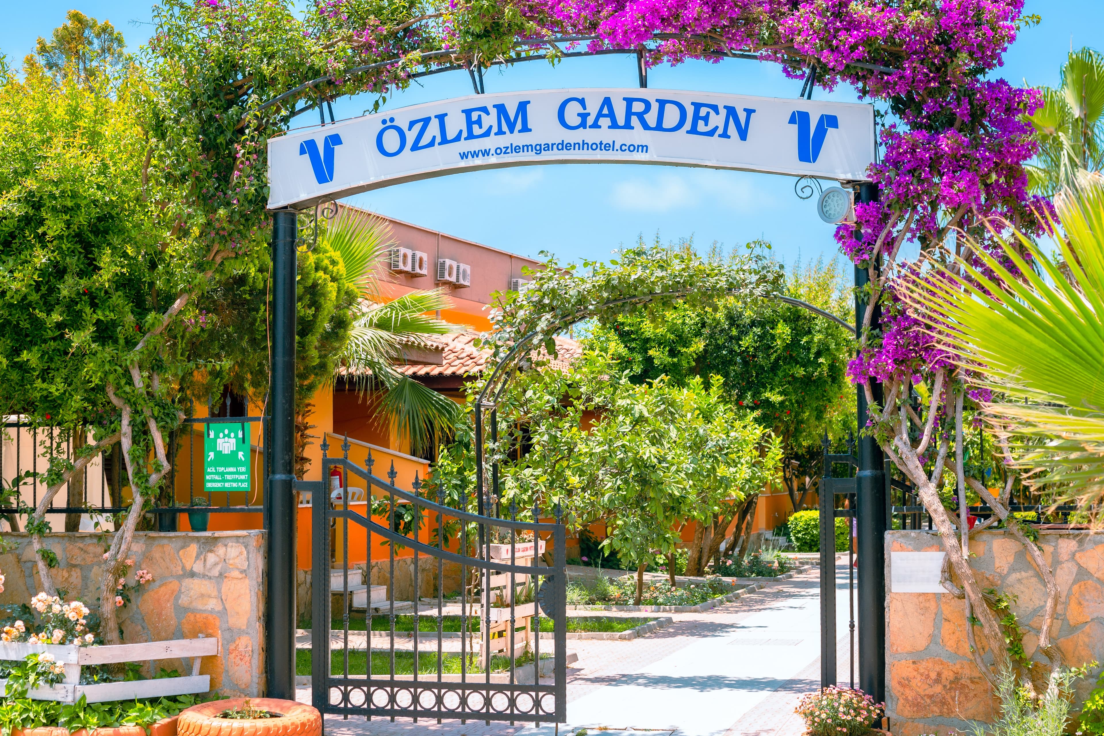 Ozlem Garden Hotel - photo 8
