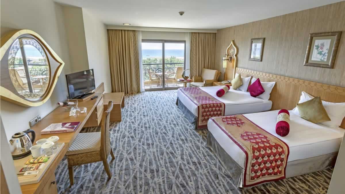 Royal Dragon Hotel - photo 2
