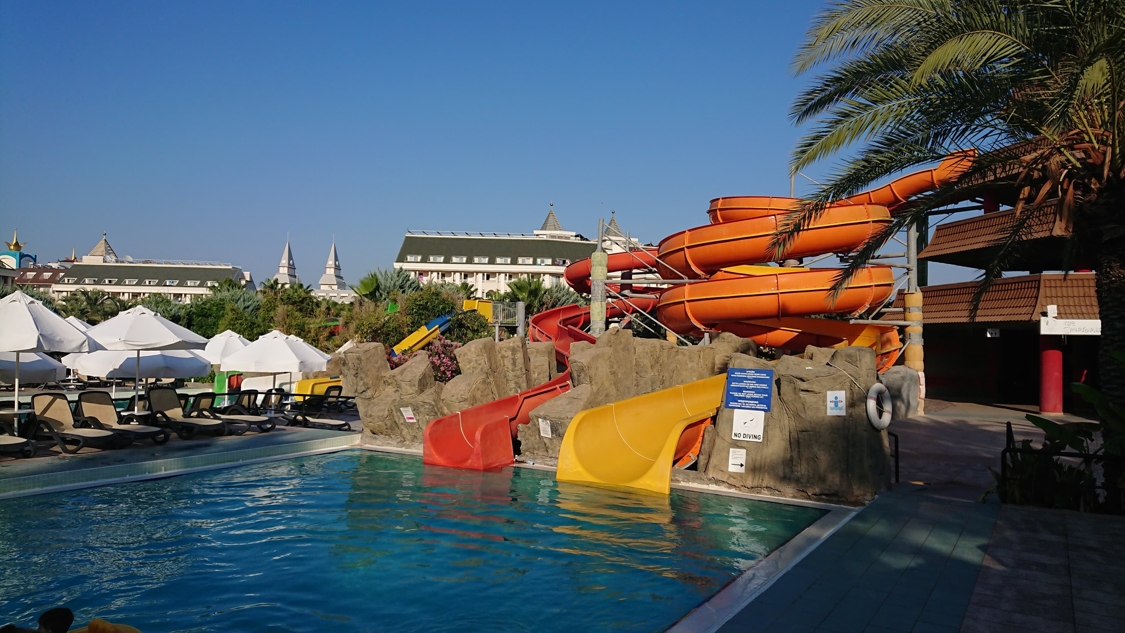 Royal Dragon Hotel - photo 3