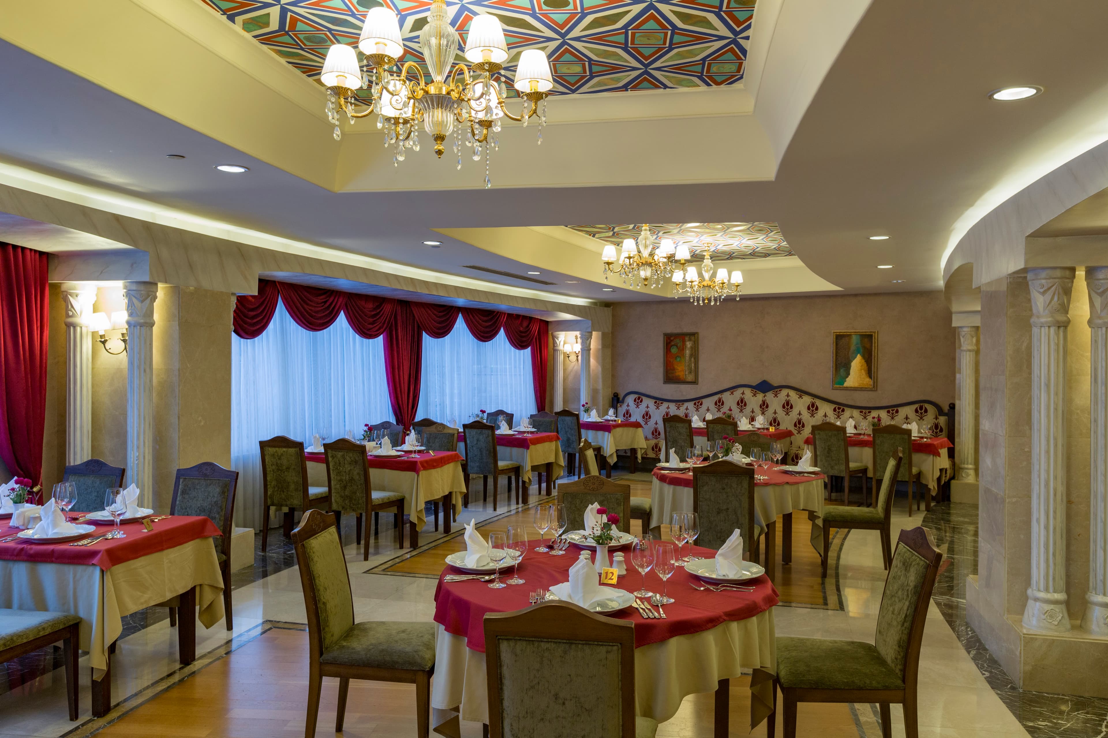 Royal Dragon Hotel - photo 5