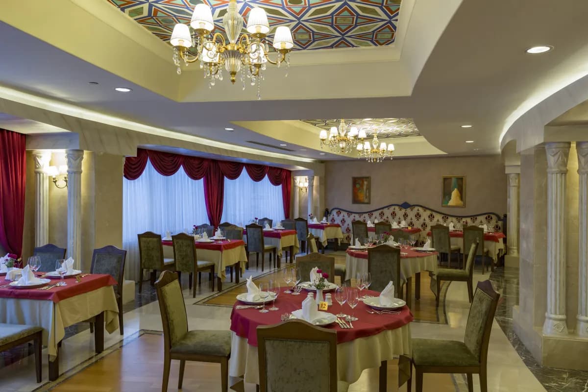 Royal Dragon Hotel - photo 5