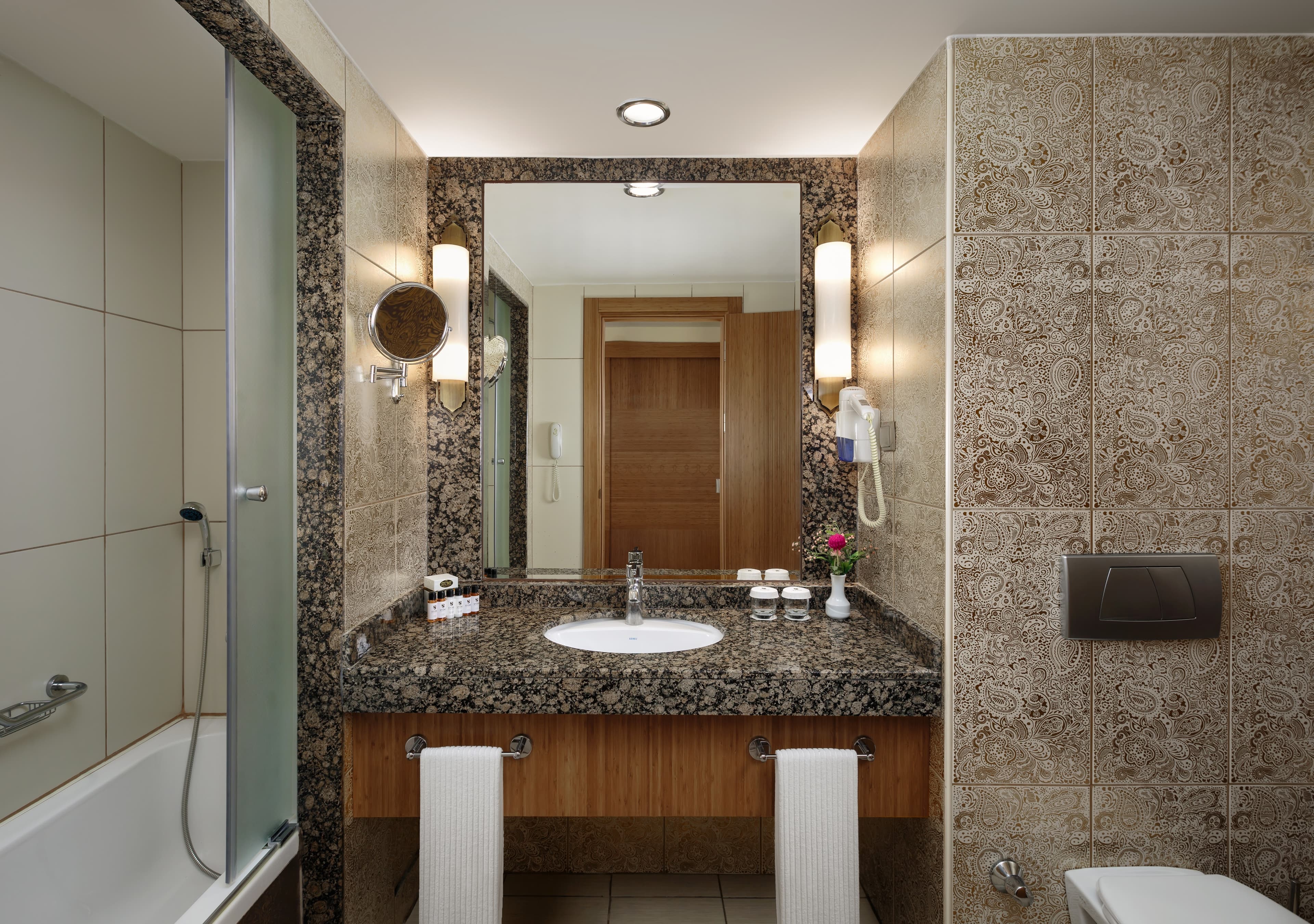 Royal Dragon Hotel - photo 7