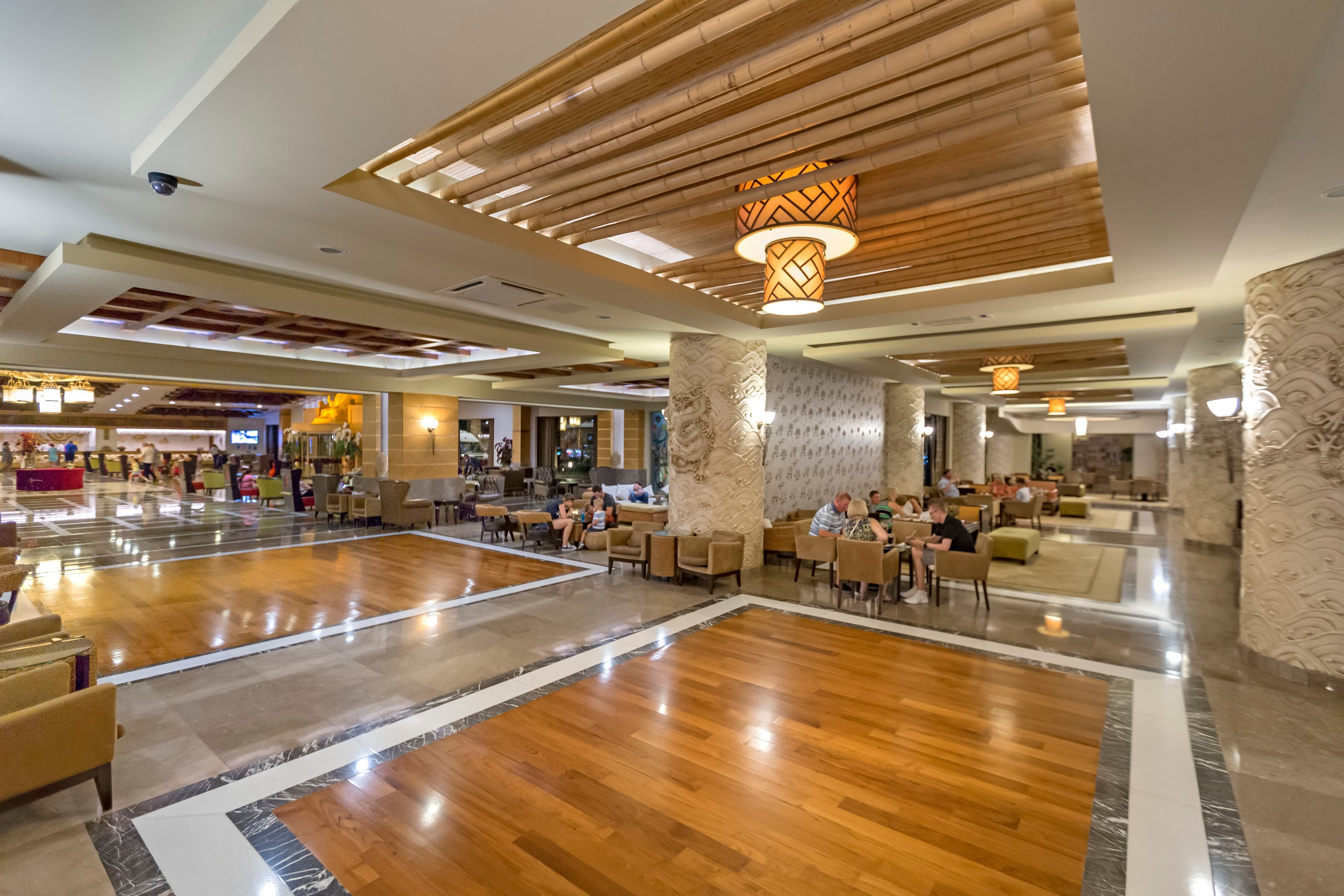 Royal Dragon Hotel - photo 8