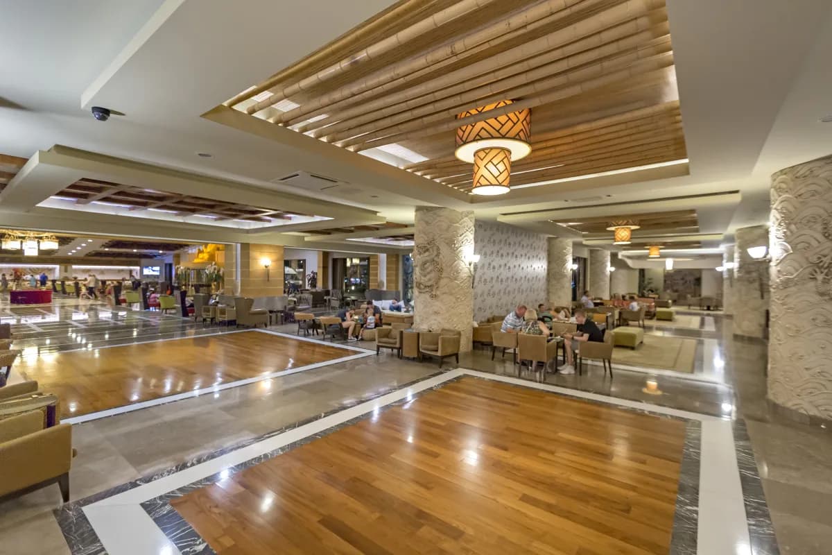 Royal Dragon Hotel - photo 8