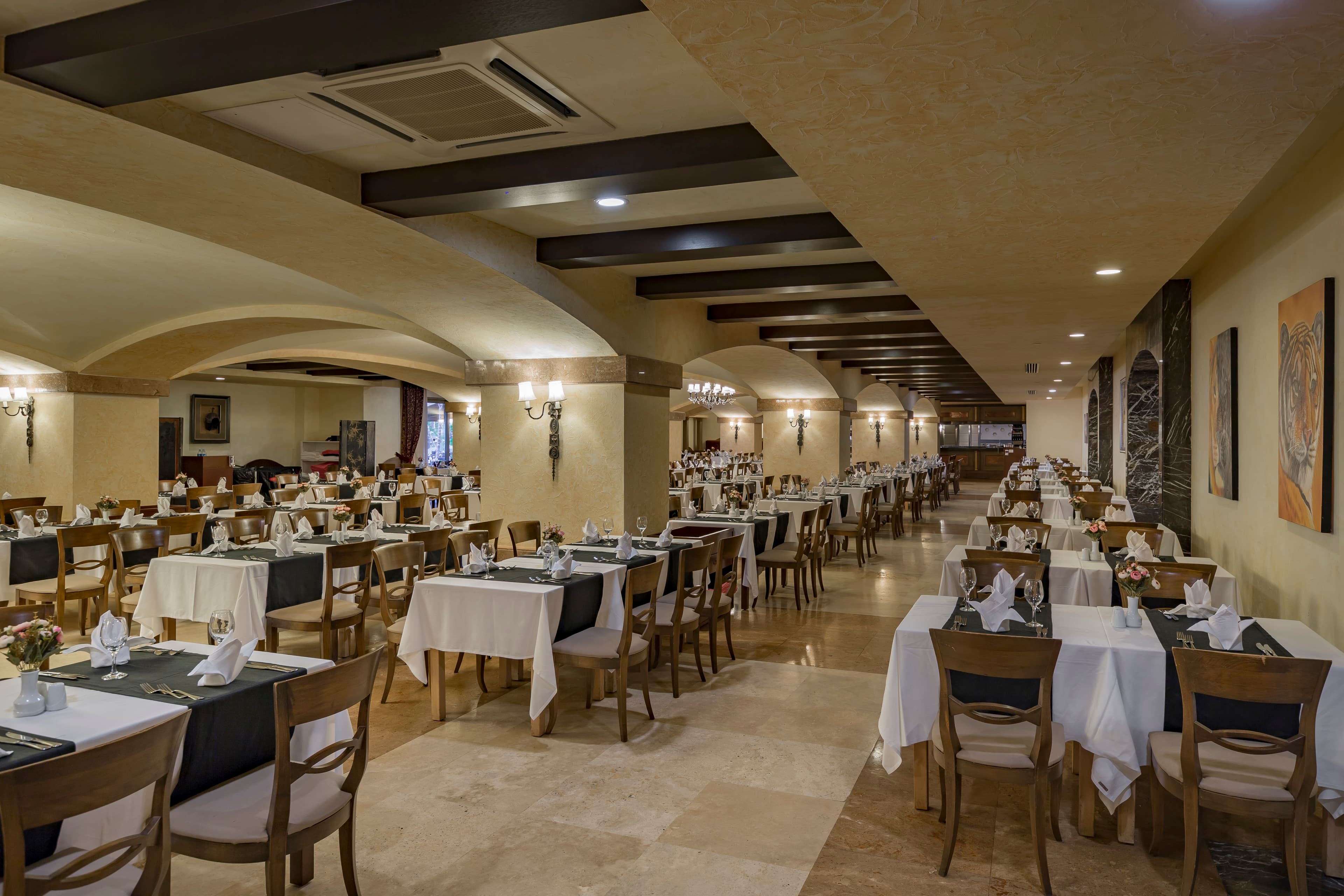 Royal Dragon Hotel - photo 9
