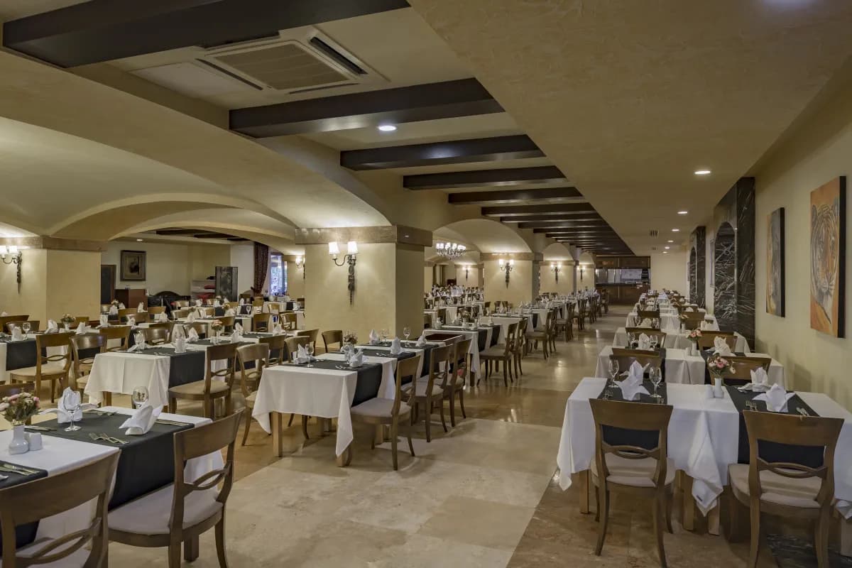 Royal Dragon Hotel - photo 9