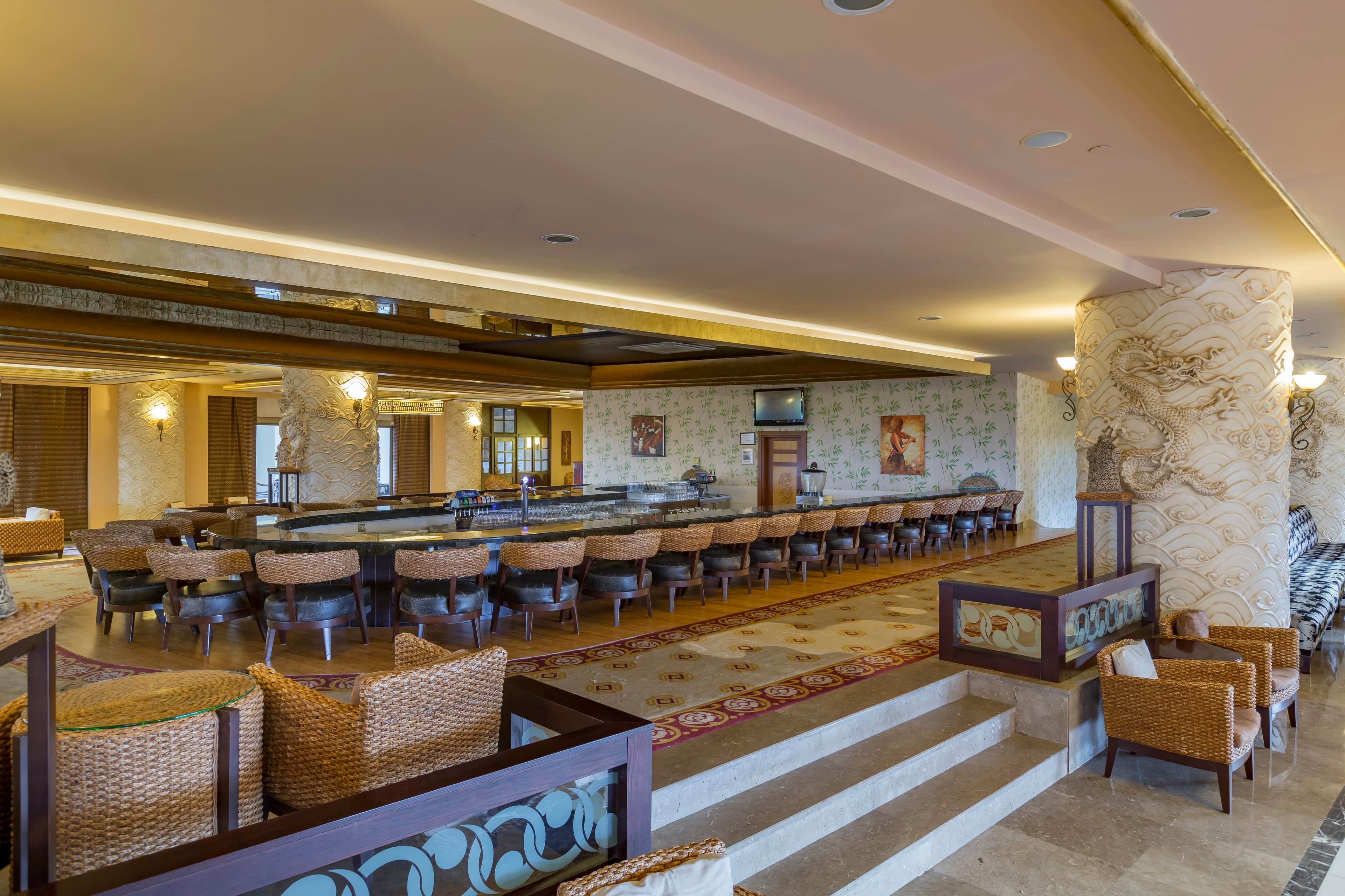 Royal Dragon Hotel - photo 10