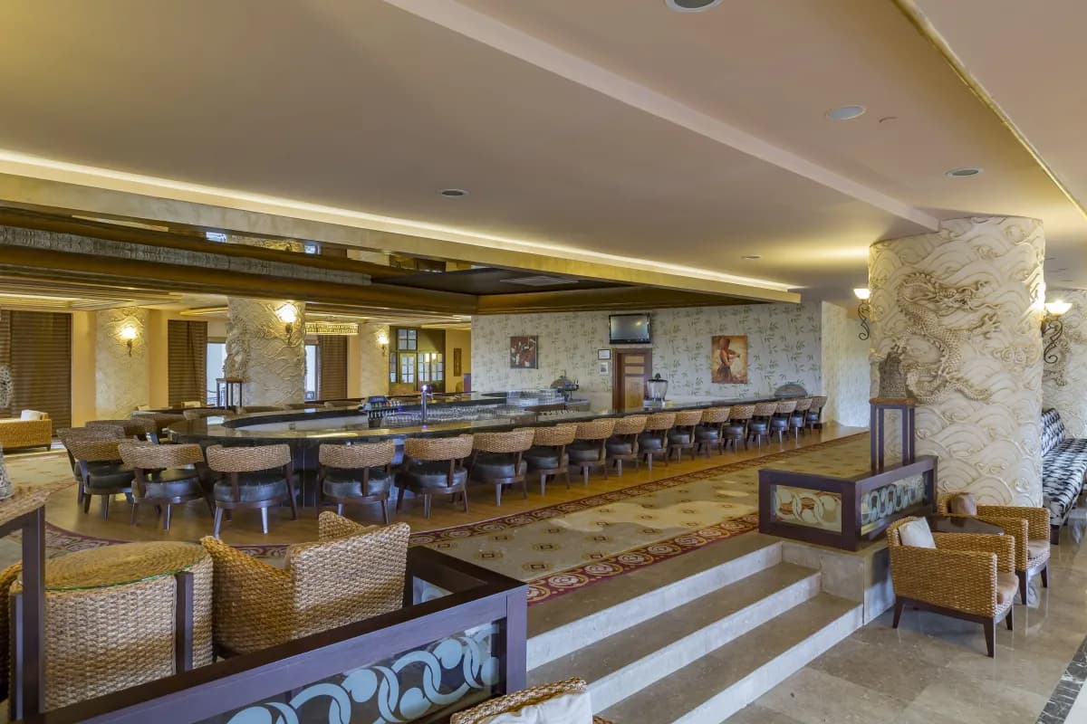 Royal Dragon Hotel - photo 10