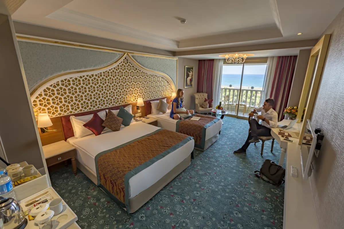 Royal Taj Mahal Hotel - photo 2