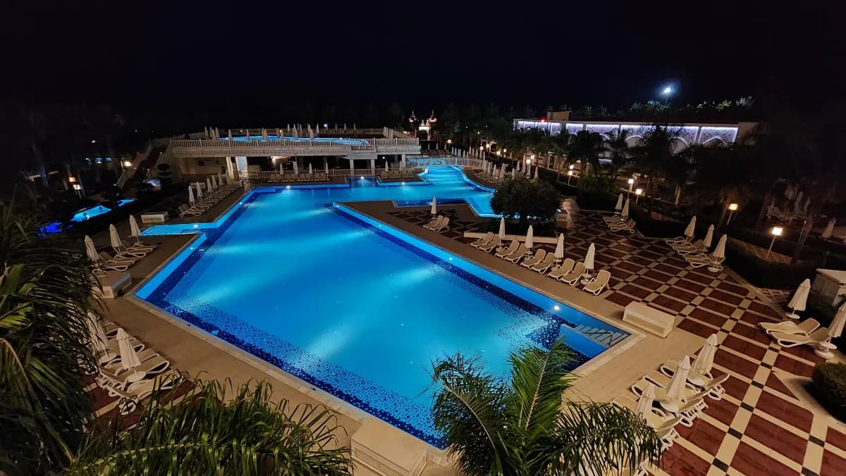 Royal Taj Mahal Hotel - photo 3