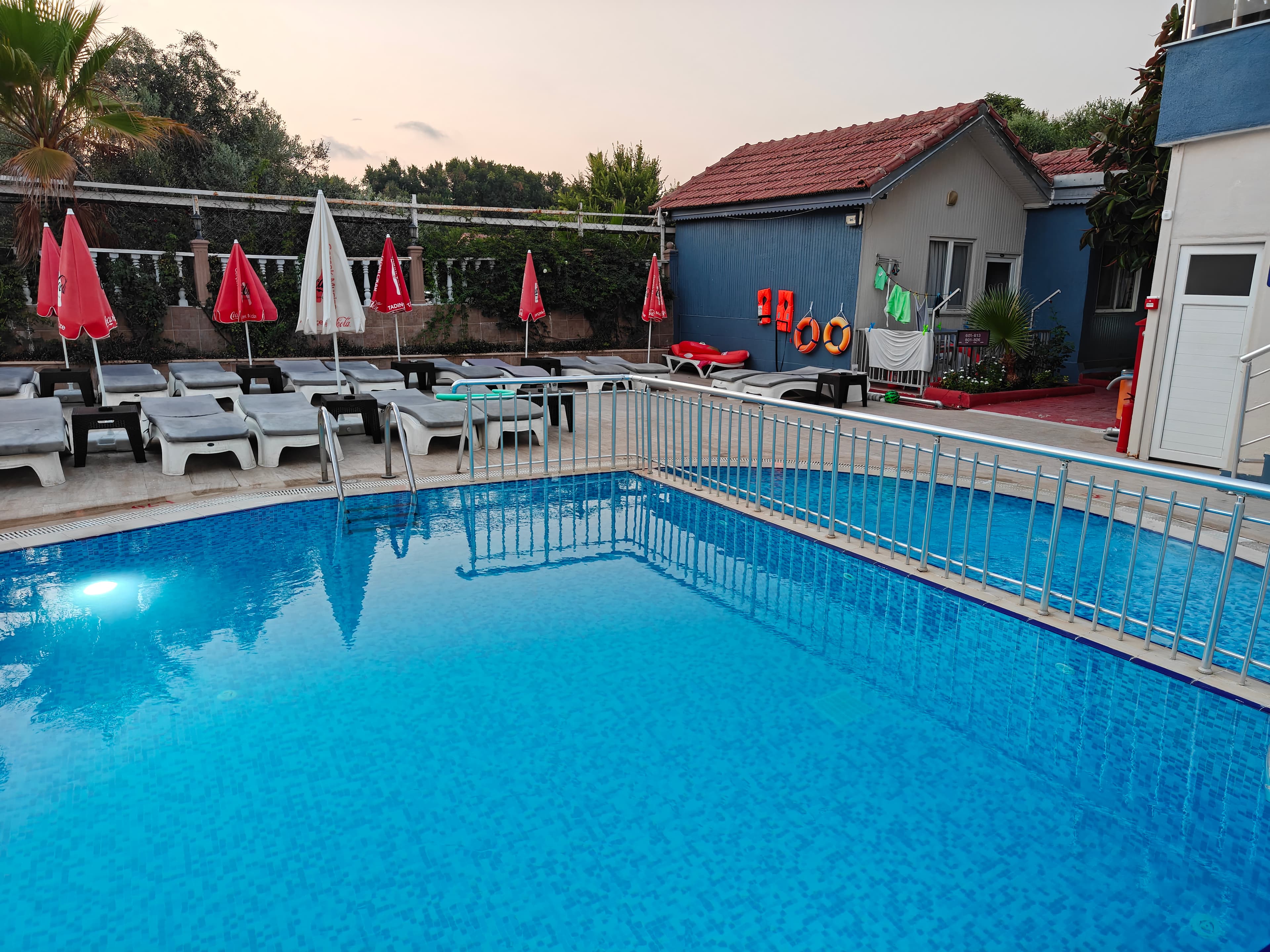 Sayanora Hotel - photo 3