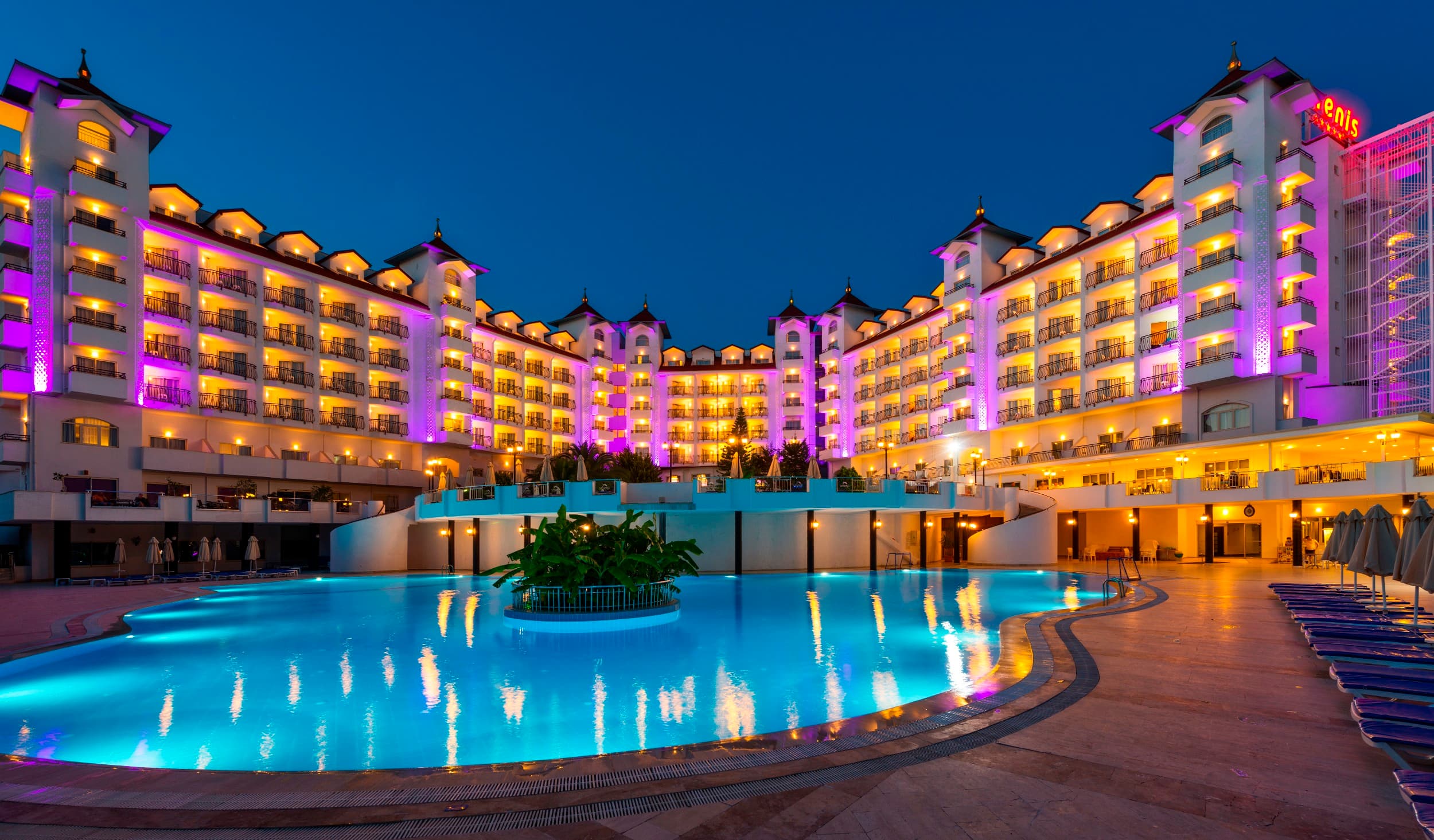 Serenis Hotel