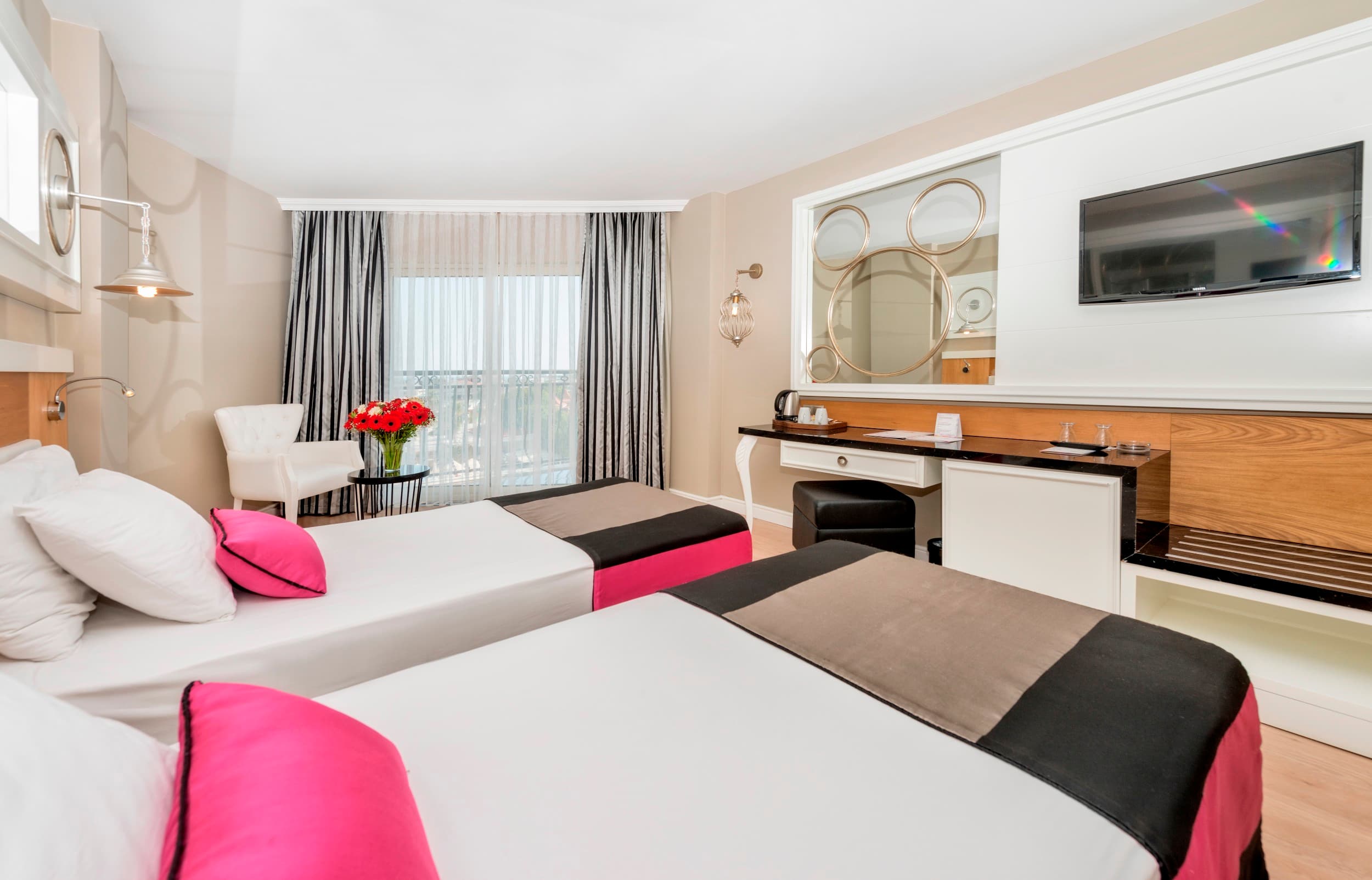 Serenis Hotel - photo 2