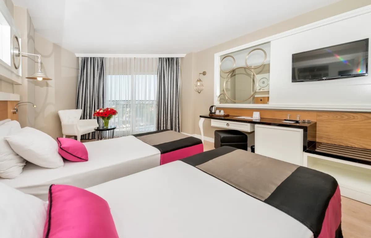 Serenis Hotel - photo 2