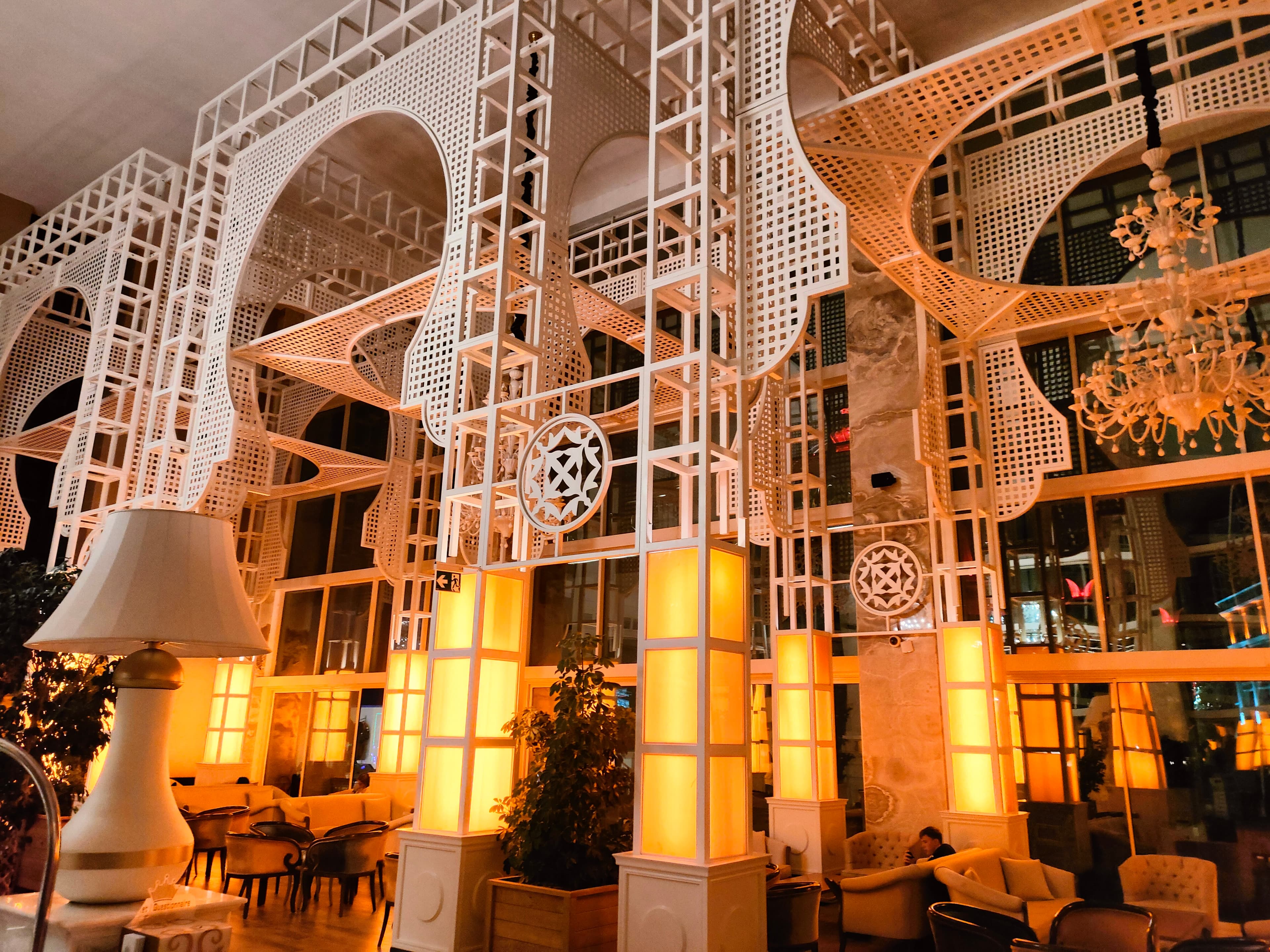 Side Crown Charm Palace