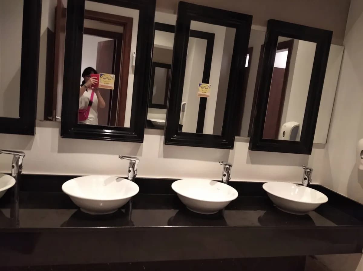 Side Crown Serenity Hotel - photo 4