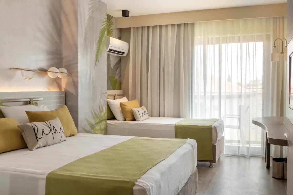 Side Square Hotel - photo 2