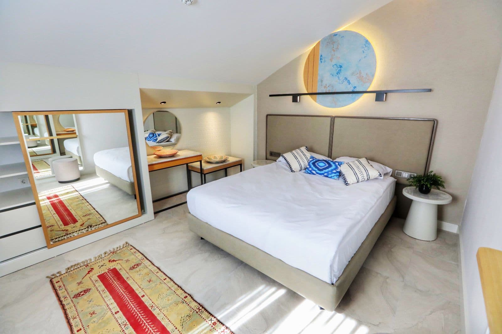 A Suite Side - photo 2