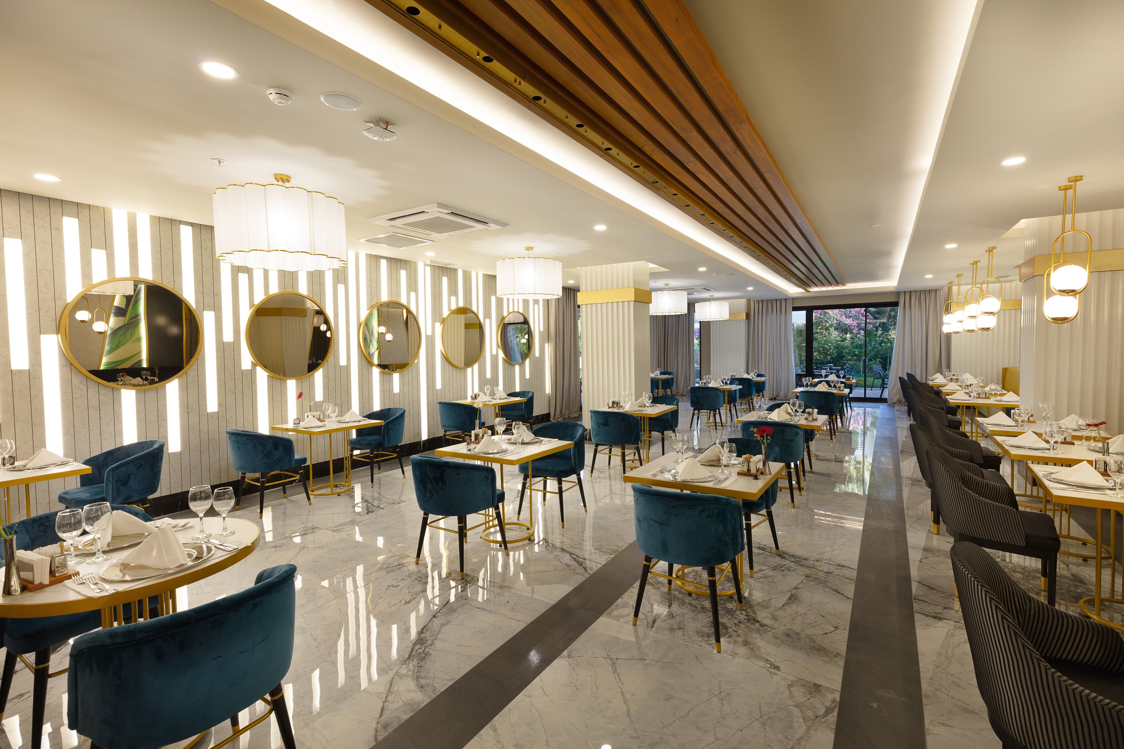 Raga Fine Dining Hotel - photo 6