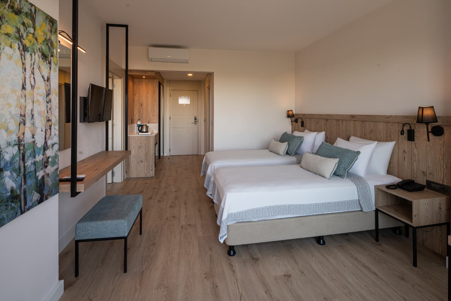 Berry Blue Hotel - photo 2