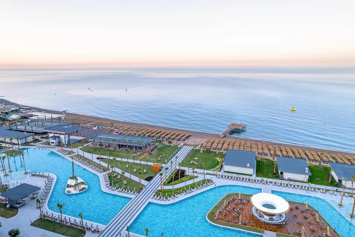 LAGO HOTEL - photo 3