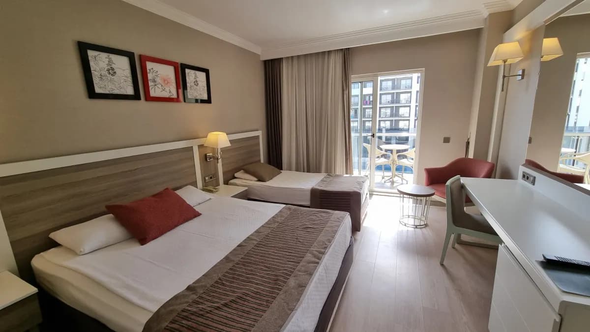 PORT RIVER HOTEL & SPA - photo 2