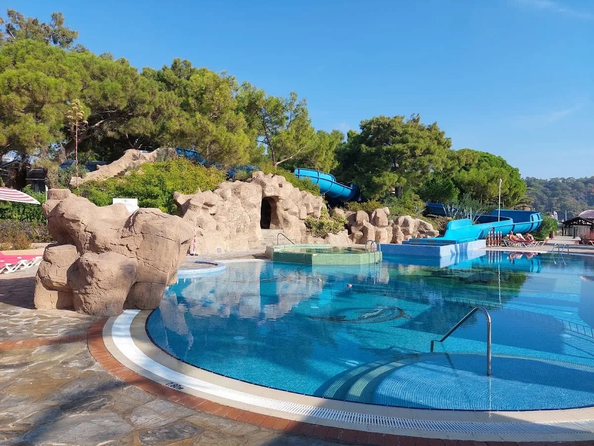 Pirate's Beach Club - photo 3