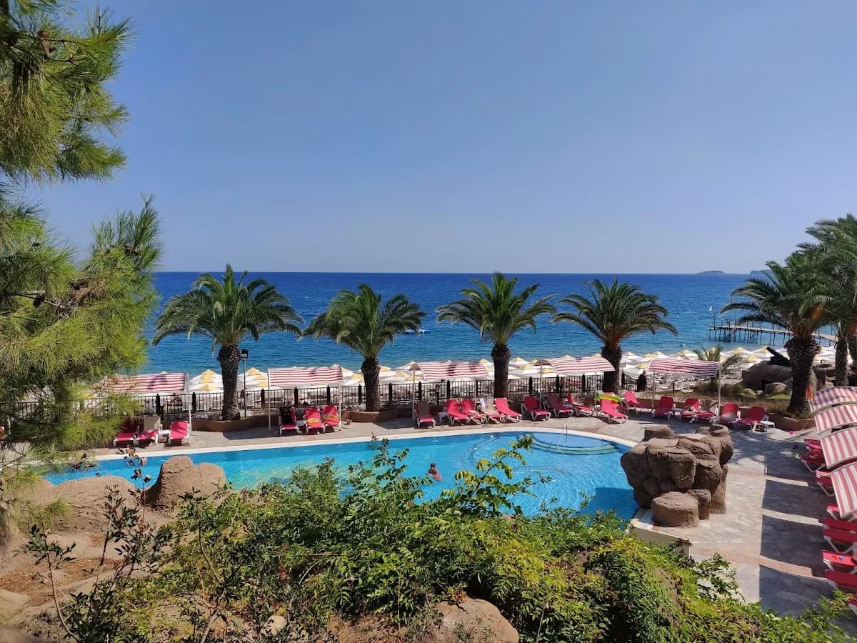 Pirate's Beach Club - photo 8