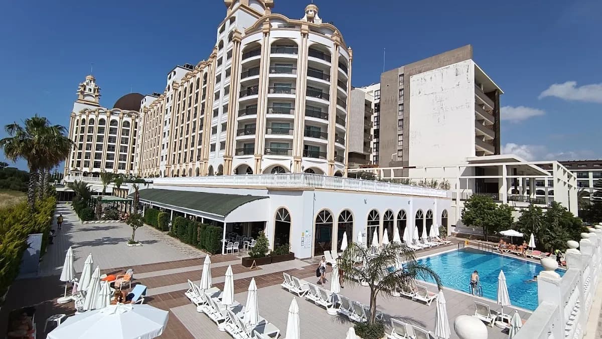 J'adore Deluxe Hotel & Spa