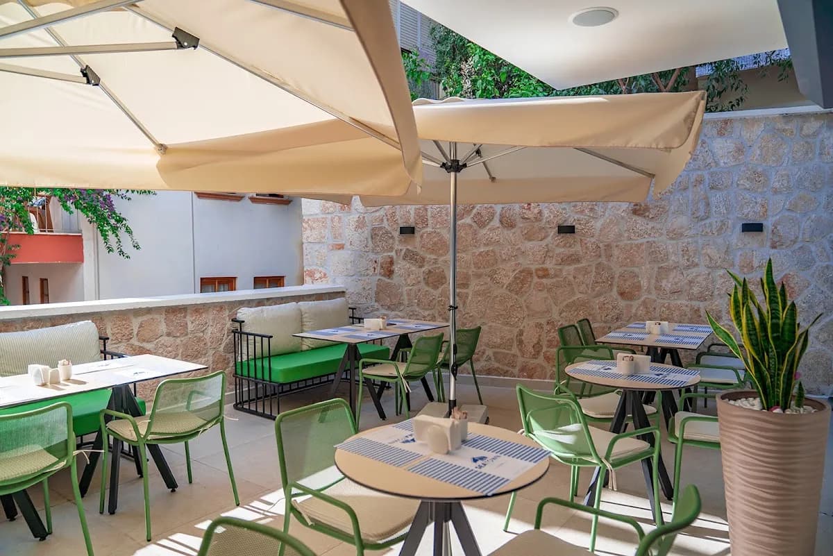 Seatown Hotel - photo 10