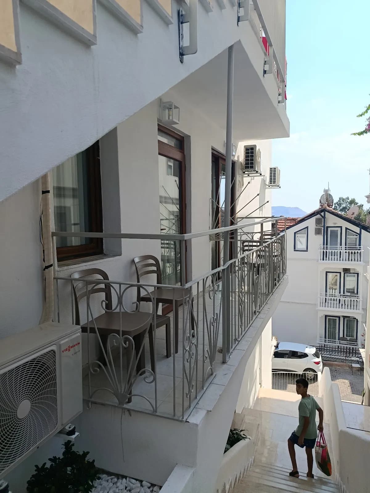 Yazz Inn - photo 6