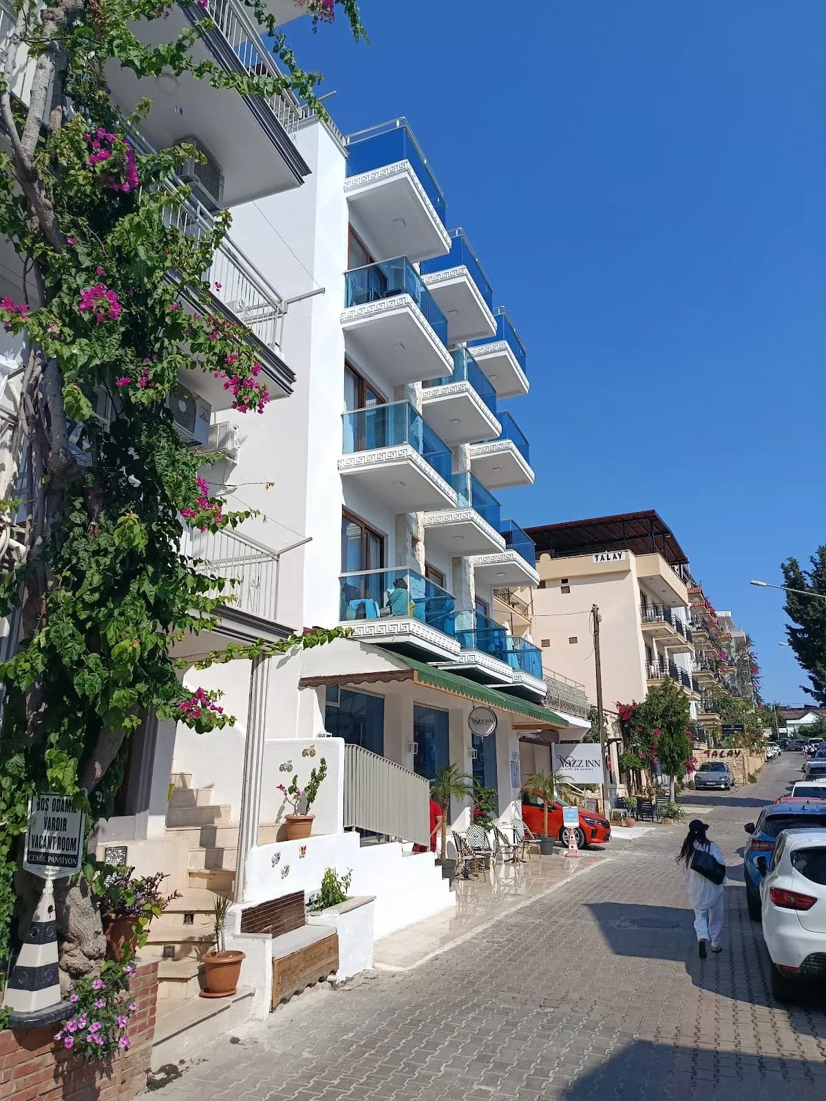 Yazz Inn - photo 8