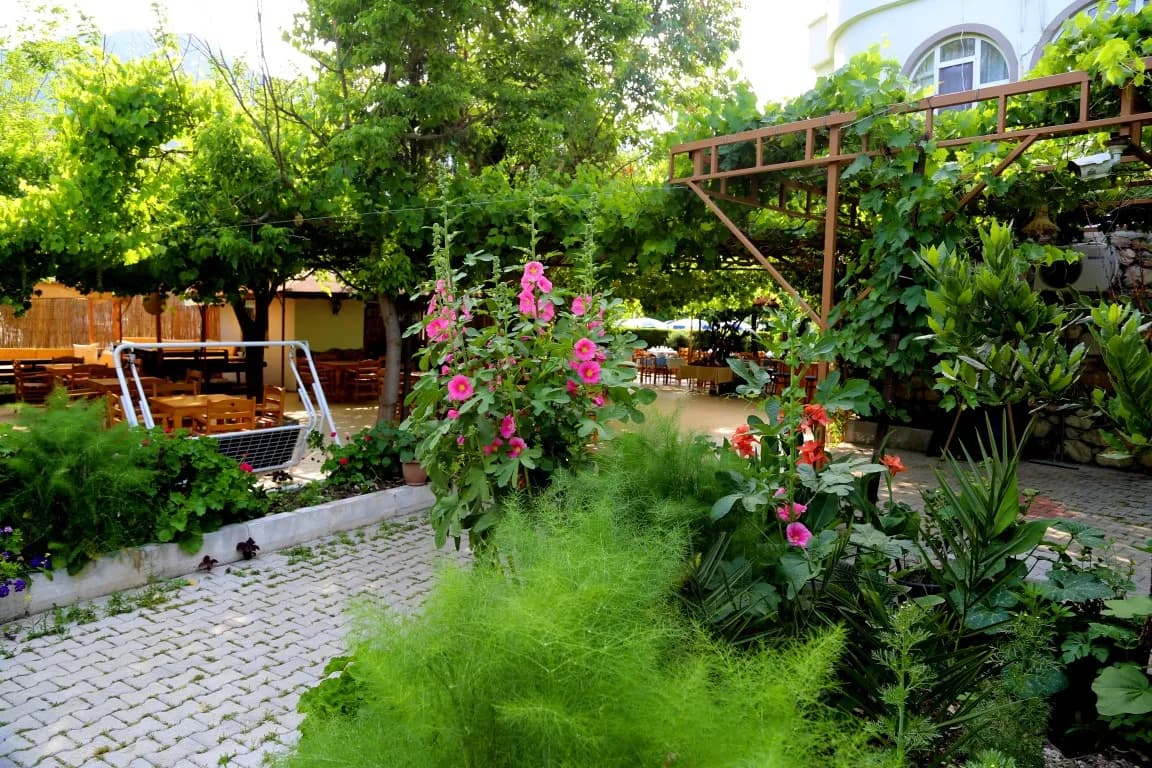 Arkadaş Otel