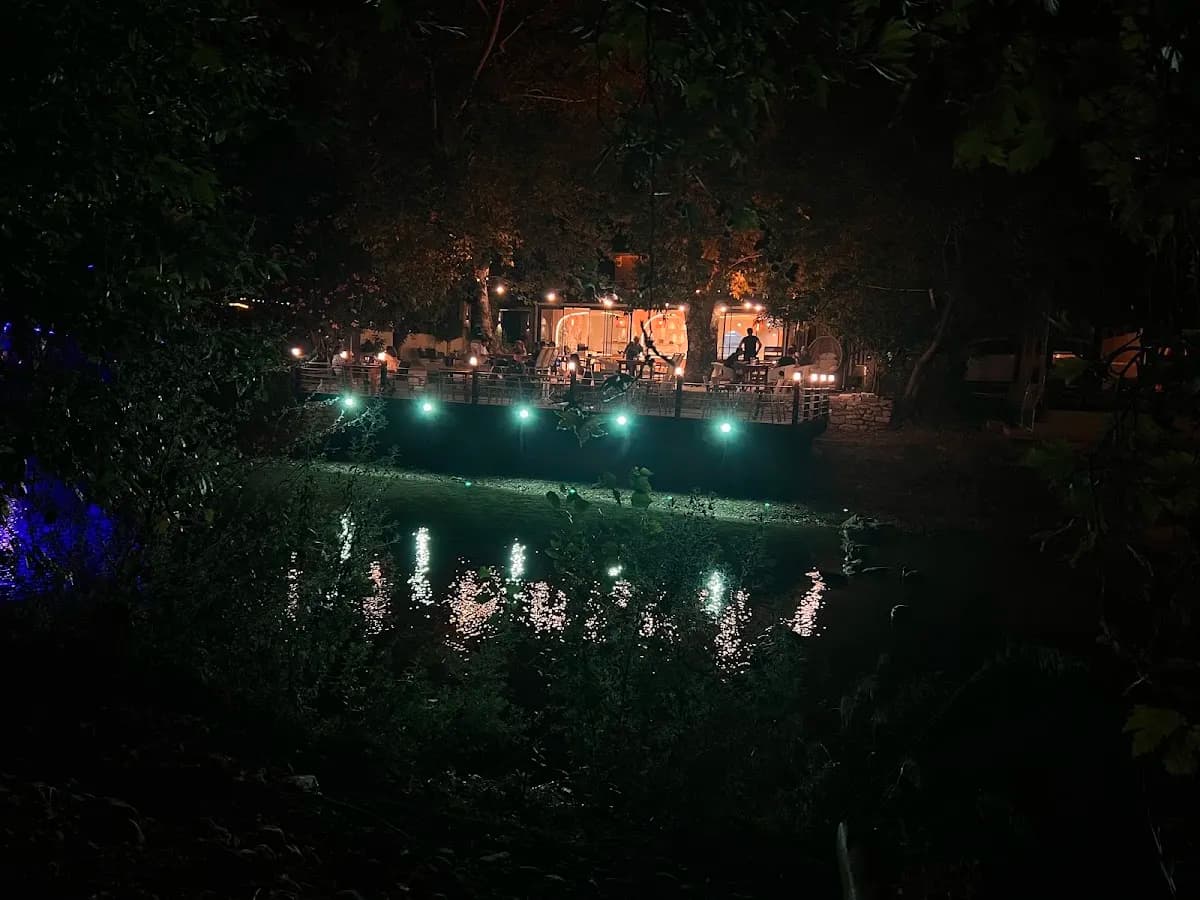Golden River Hotel - photo 3