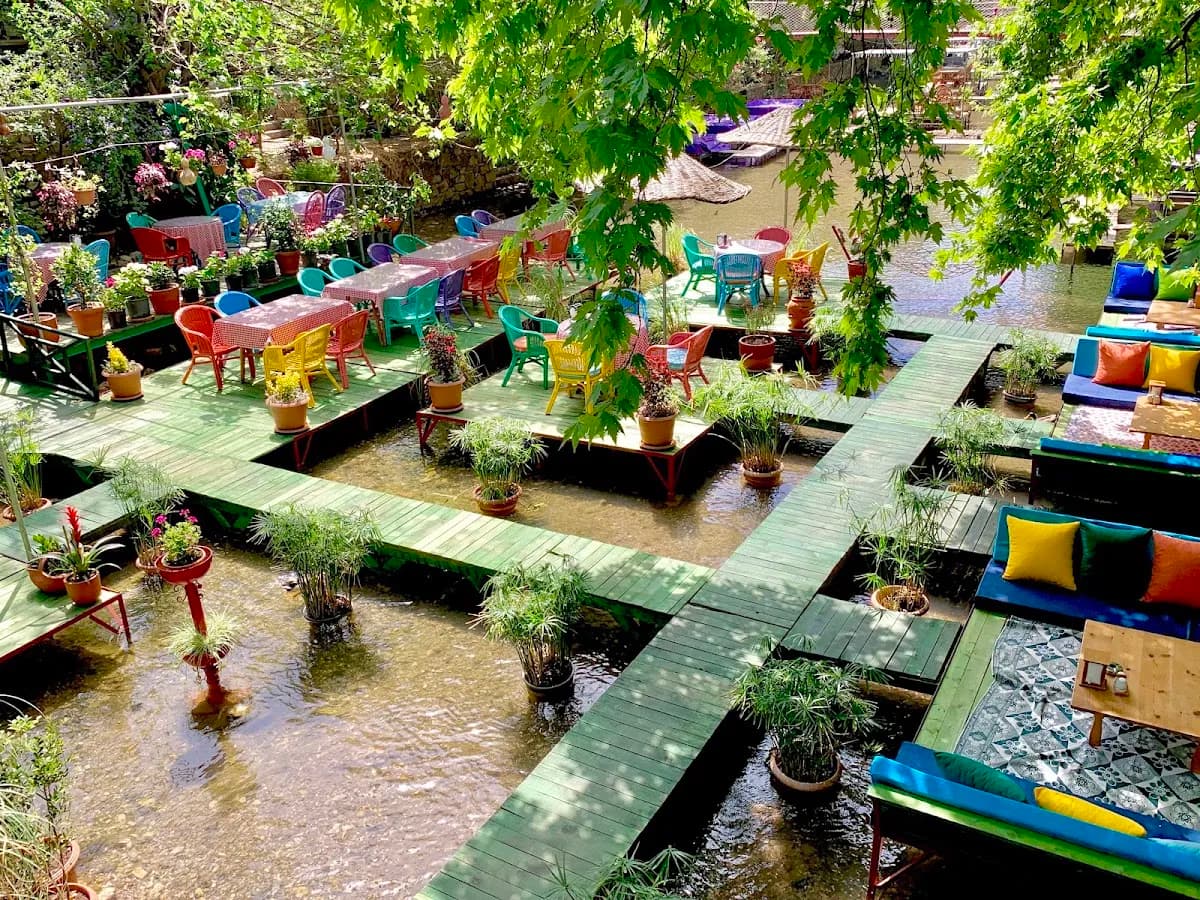 Paradise Hotel, Cafe, Restaurant