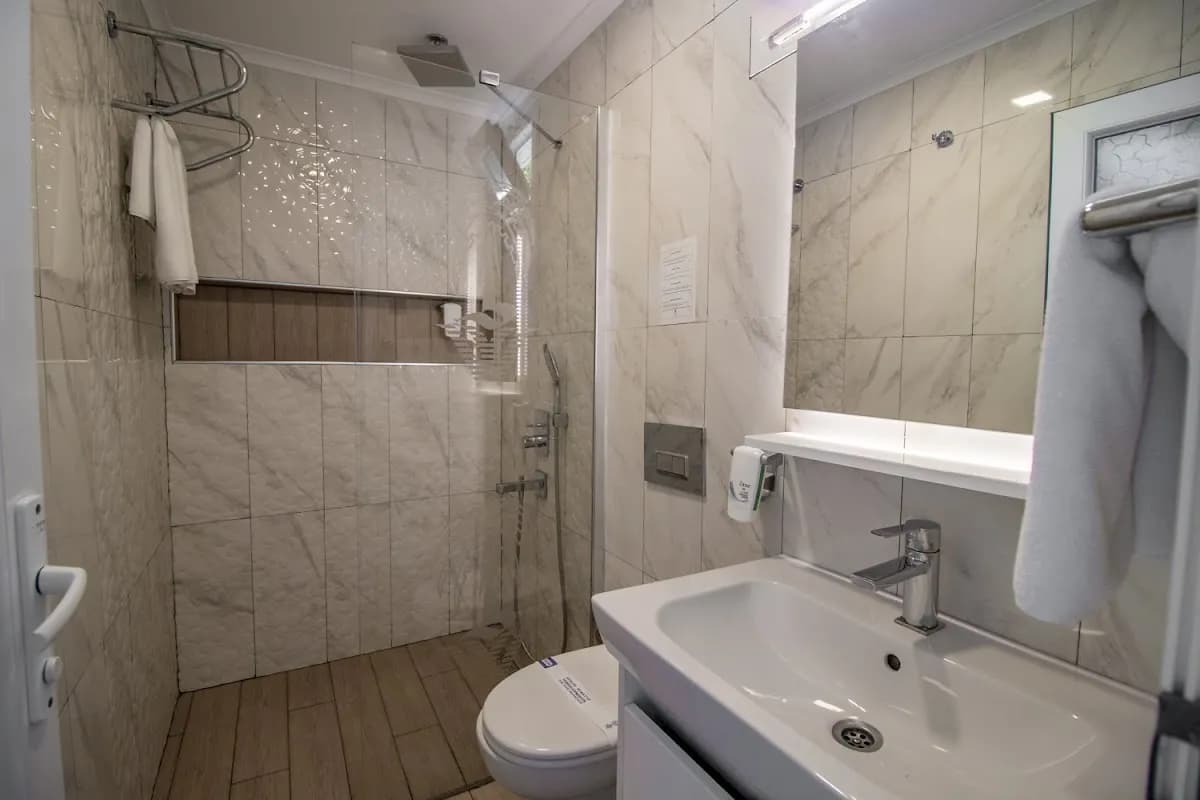 Blue & White Hotel - photo 9