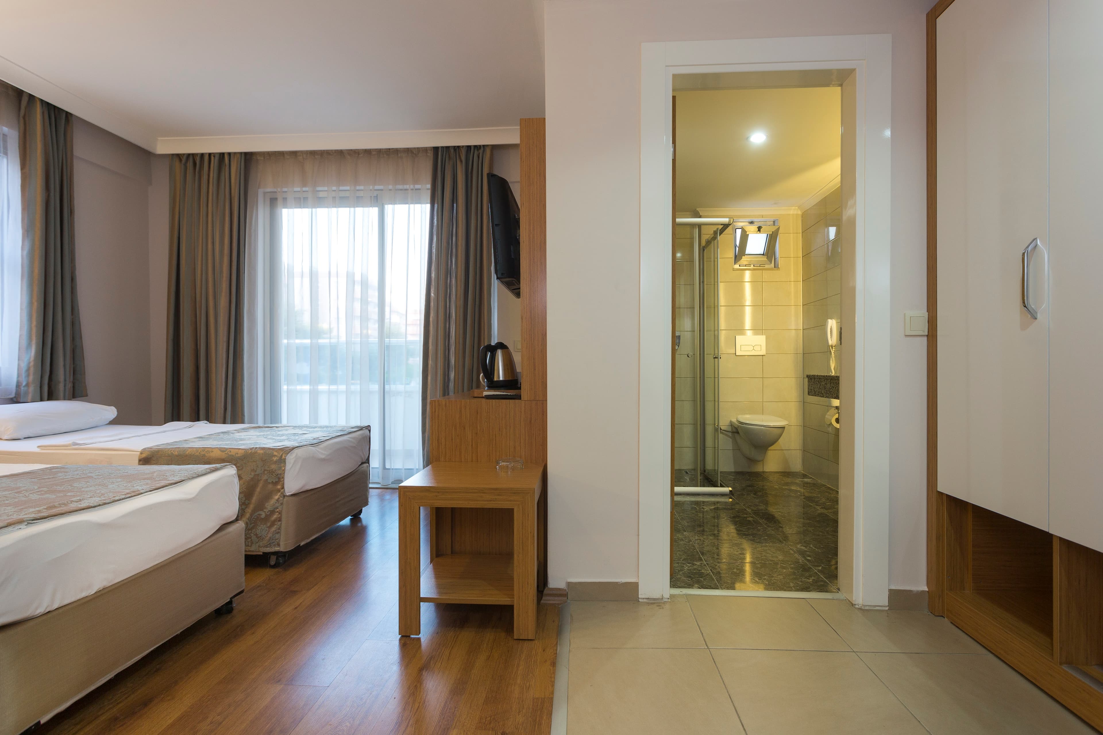 Lonicera City Hotel - photo 2