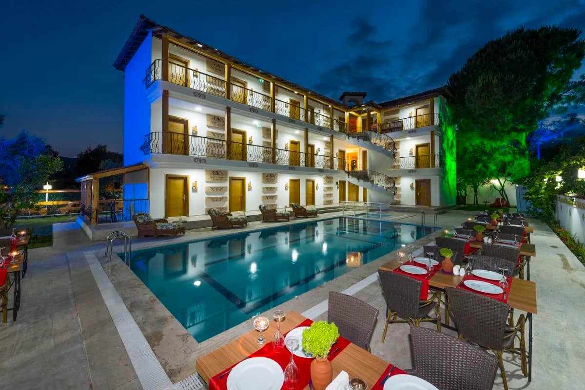 Amore Hotel Teki̇rova