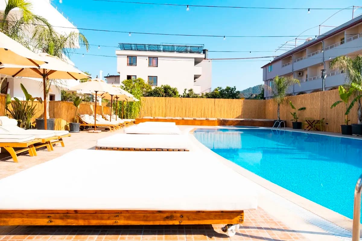 Esquire Hotels & Lounges